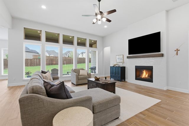 192 Shoreview Drive, Rhome, TX 76078