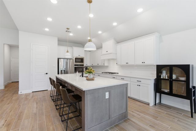 192 Shoreview Drive, Rhome, TX 76078