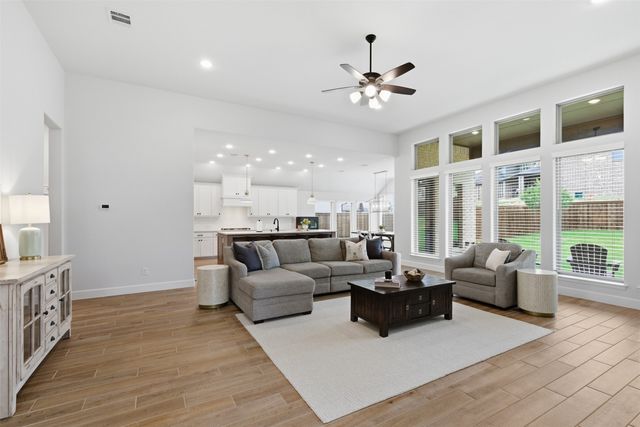 192 Shoreview Drive, Rhome, TX 76078