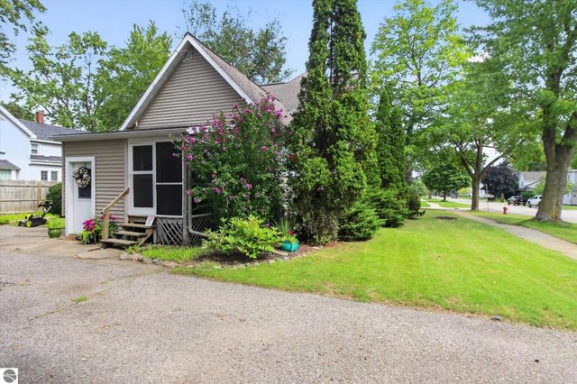 501 Woodworth Avenue, Alma, MI 48801