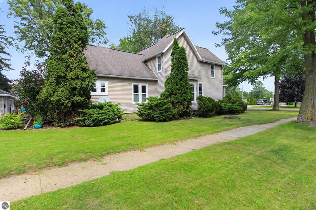 501 Woodworth Avenue, Alma, MI 48801