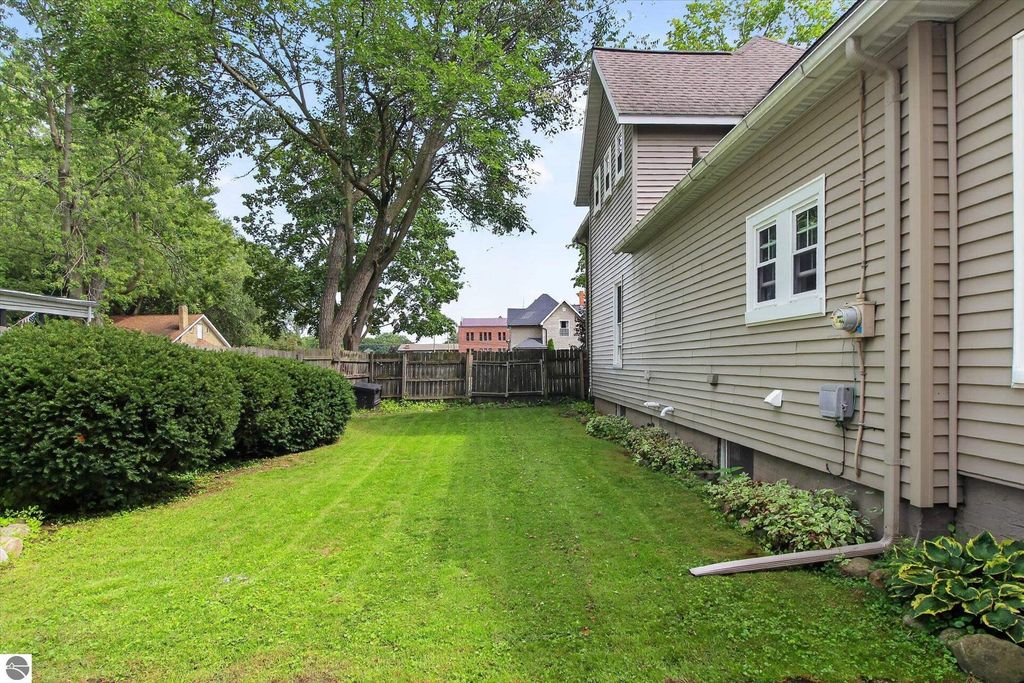 Image 38 of property listing at 501 Woodworth Avenue, Alma, MI 48801