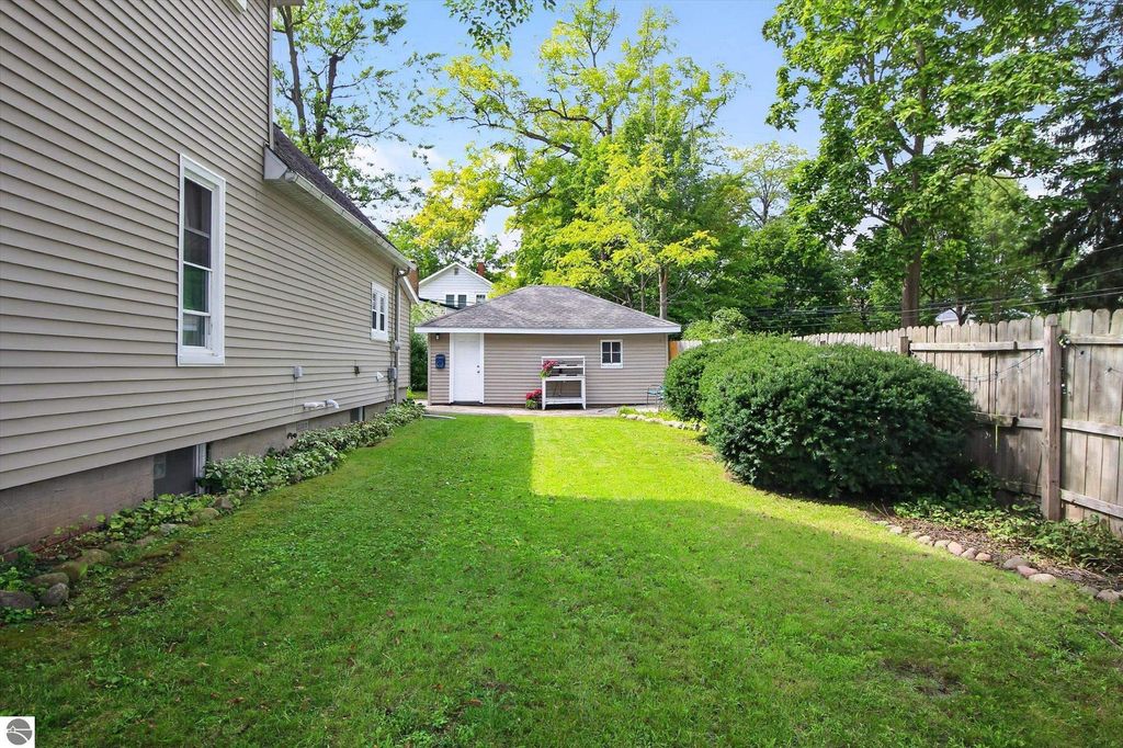 Image 40 of property listing at 501 Woodworth Avenue, Alma, MI 48801