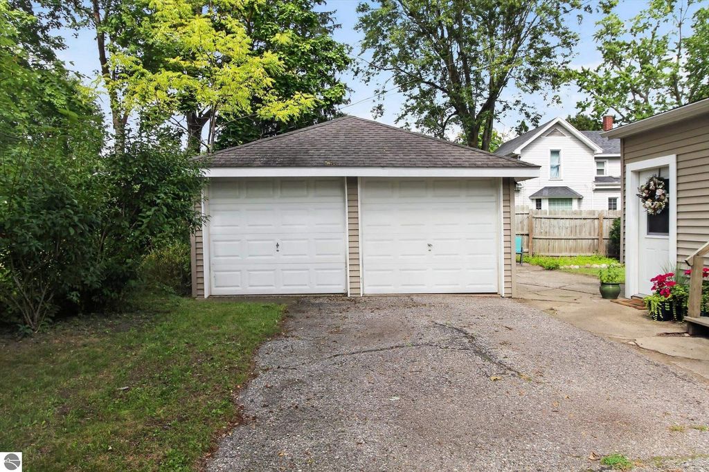 Image 41 of property listing at 501 Woodworth Avenue, Alma, MI 48801