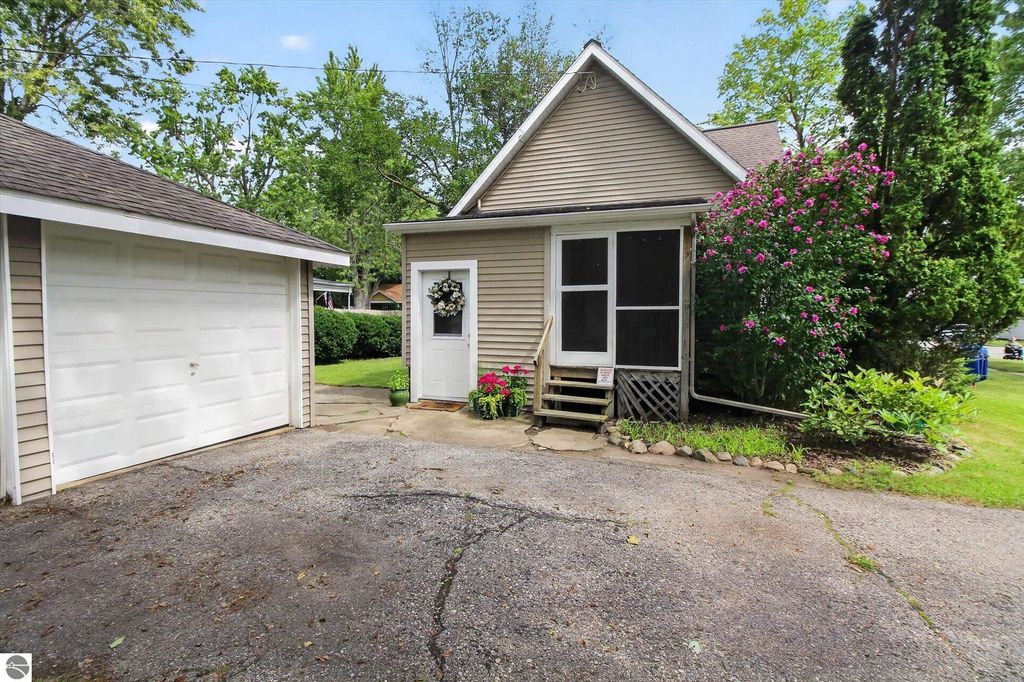 Image 42 of property listing at 501 Woodworth Avenue, Alma, MI 48801