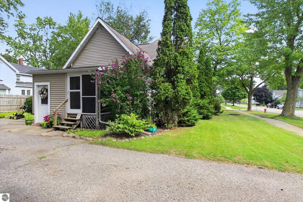 Image 43 of property listing at 501 Woodworth Avenue, Alma, MI 48801