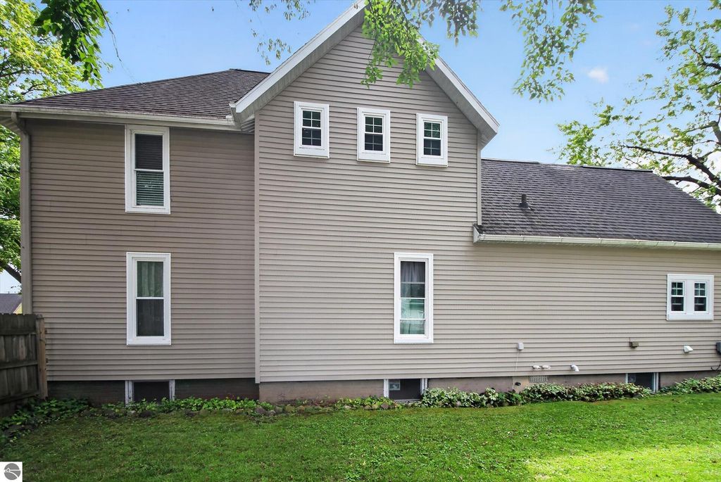 Image 44 of property listing at 501 Woodworth Avenue, Alma, MI 48801