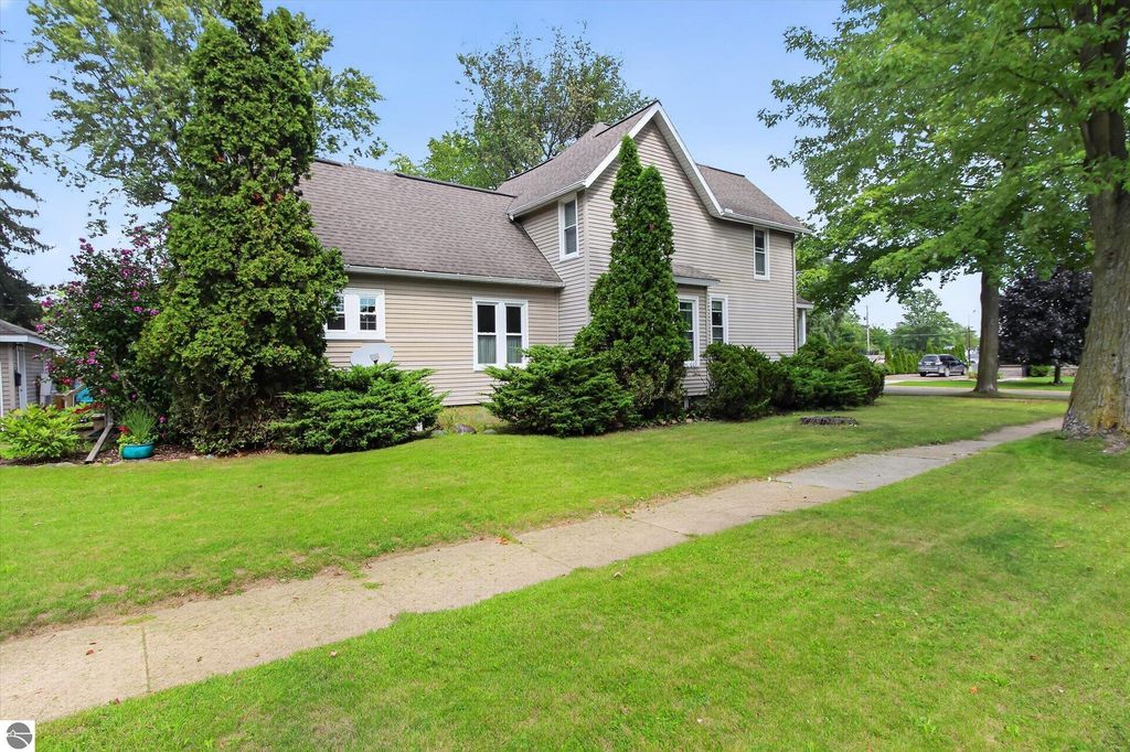 Image 45 of property listing at 501 Woodworth Avenue, Alma, MI 48801
