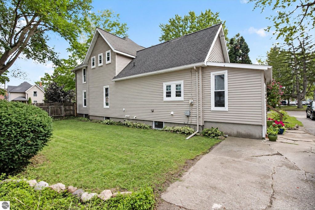 Image 46 of property listing at 501 Woodworth Avenue, Alma, MI 48801