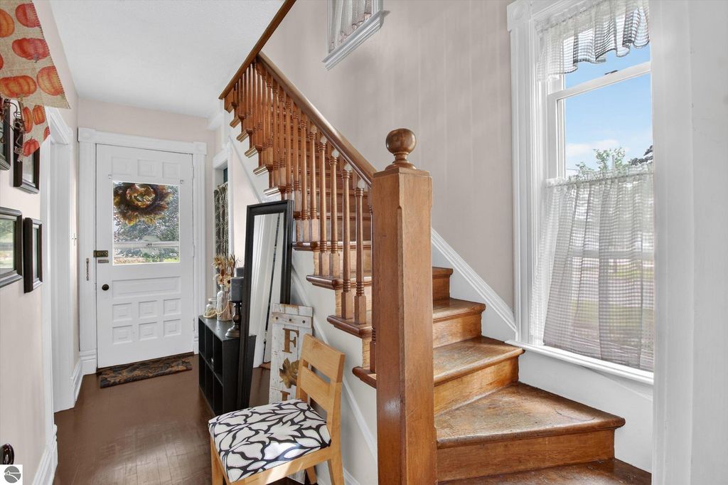 Image 9 of property listing at 501 Woodworth Avenue, Alma, MI 48801