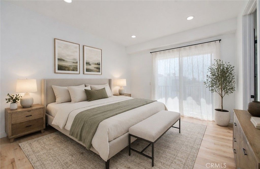 Image 12 of property listing at 542 N Serrano Avenue, Los Angeles, CA 90004