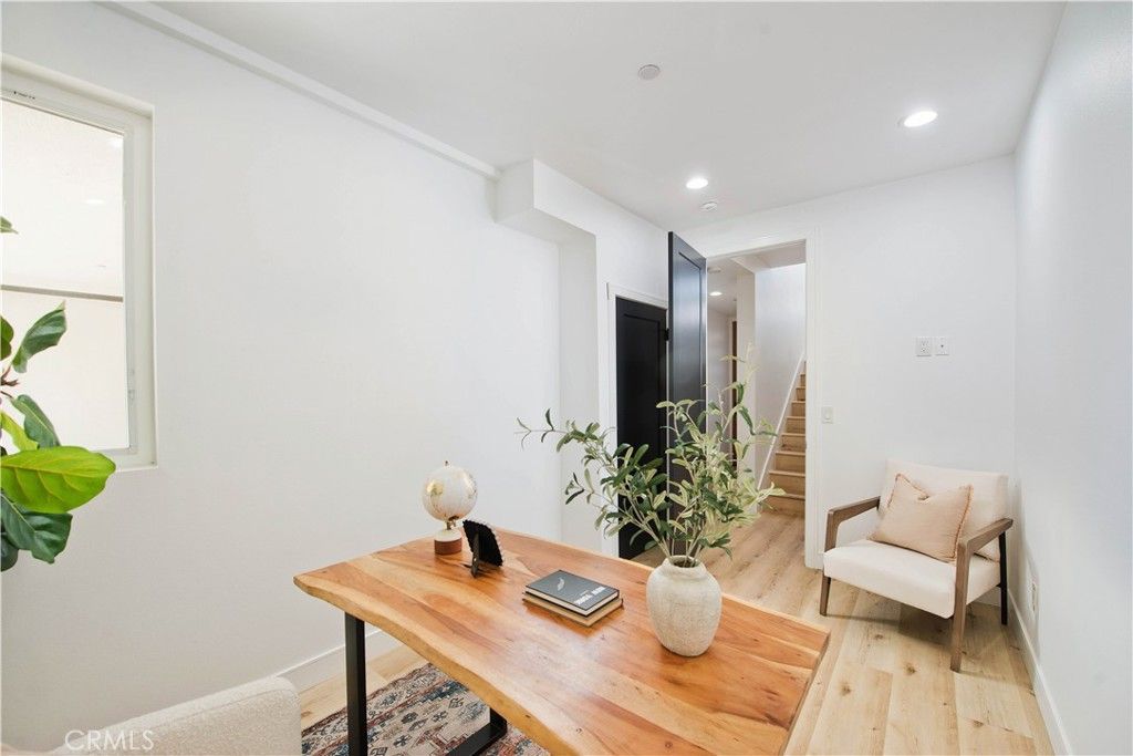 Image 17 of property listing at 542 N Serrano Avenue, Los Angeles, CA 90004