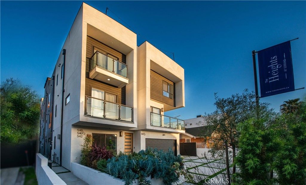Image 18 of property listing at 542 N Serrano Avenue, Los Angeles, CA 90004