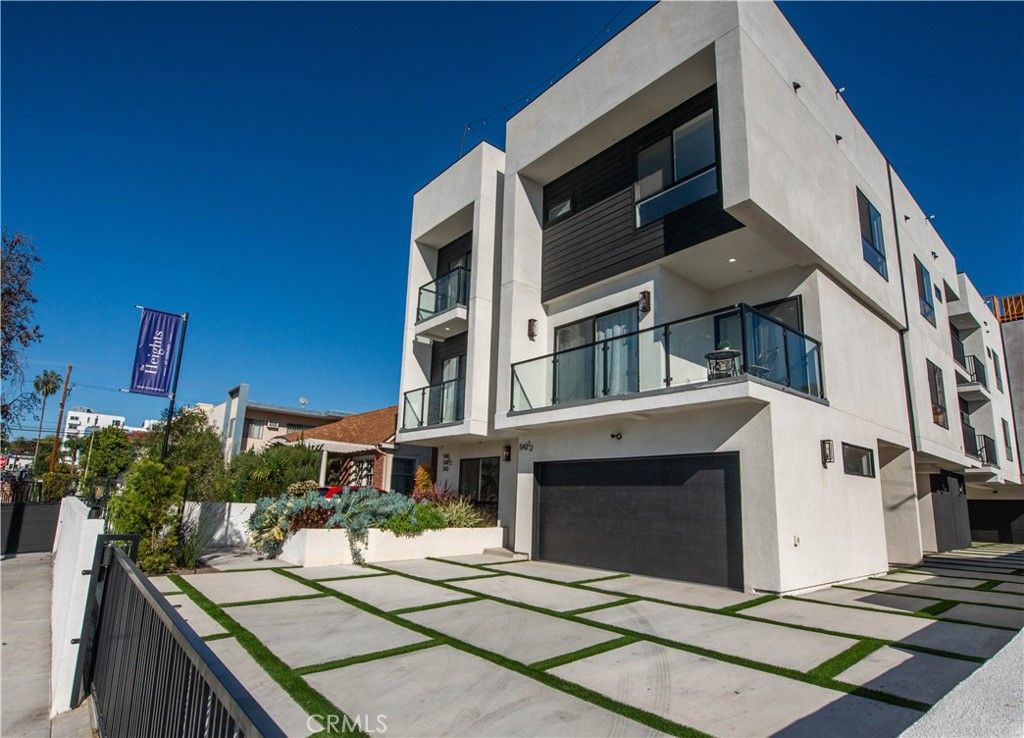 Image 19 of property listing at 542 N Serrano Avenue, Los Angeles, CA 90004