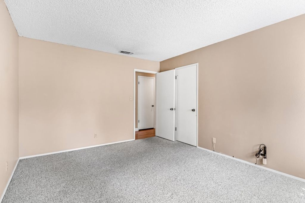 Image 13 of property listing at 6067 N Teilman Avenue, Fresno, CA 93711