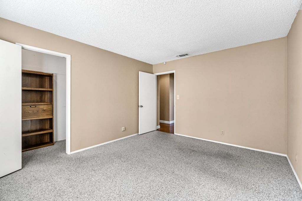 Image 15 of property listing at 6067 N Teilman Avenue, Fresno, CA 93711