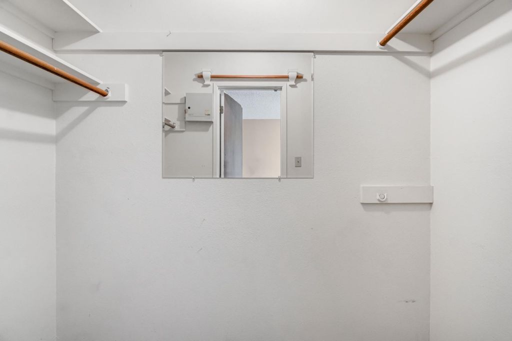 Image 16 of property listing at 6067 N Teilman Avenue, Fresno, CA 93711