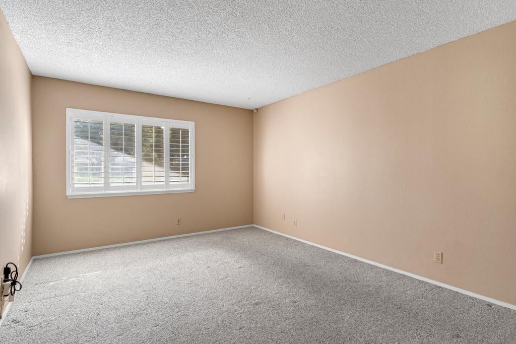 Image 17 of property listing at 6067 N Teilman Avenue, Fresno, CA 93711