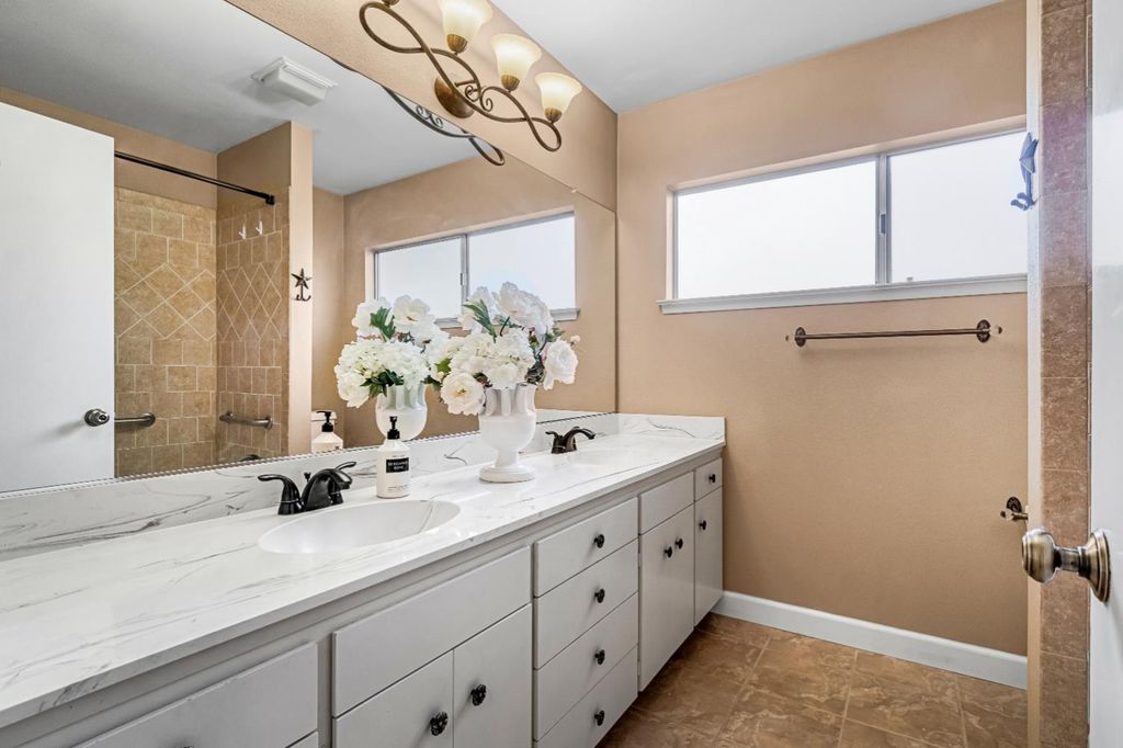 Image 19 of property listing at 6067 N Teilman Avenue, Fresno, CA 93711