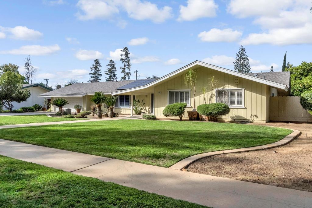 Image 3 of property listing at 6067 N Teilman Avenue, Fresno, CA 93711