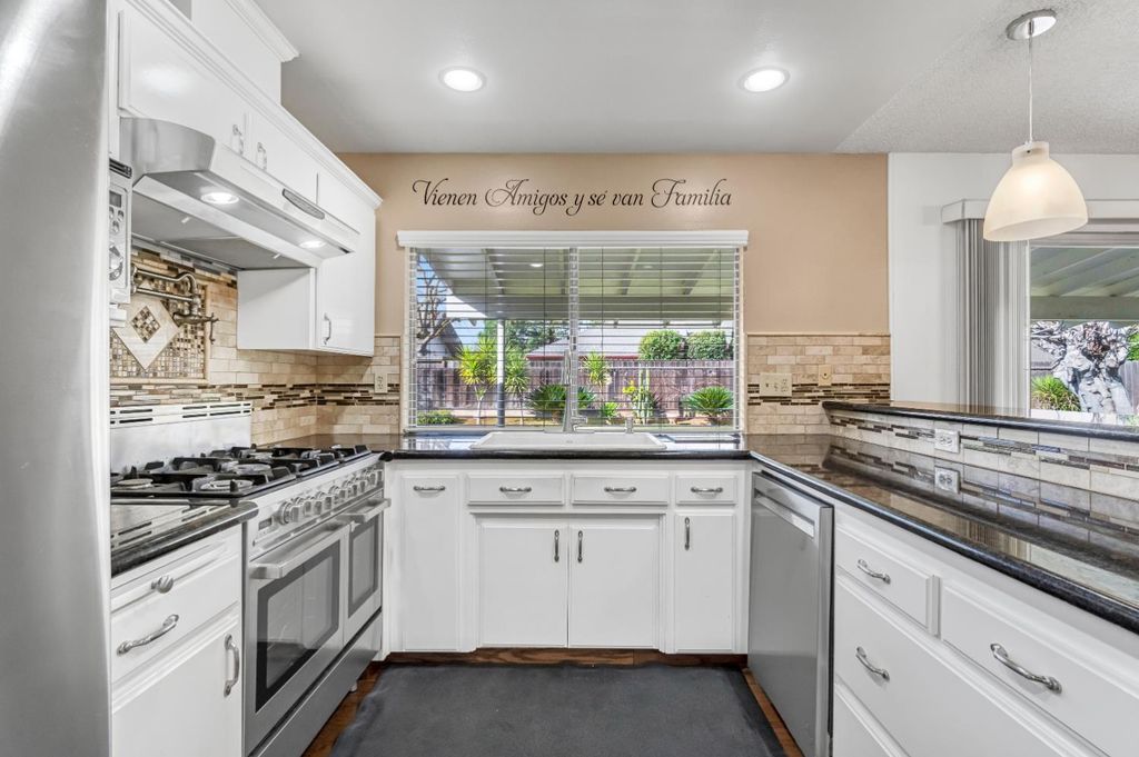 Image 8 of property listing at 6067 N Teilman Avenue, Fresno, CA 93711