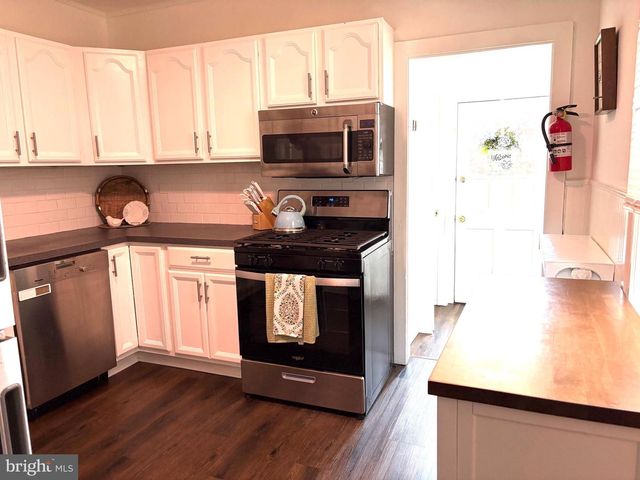 334 BARCLAY ST, Burlington, NJ 08016