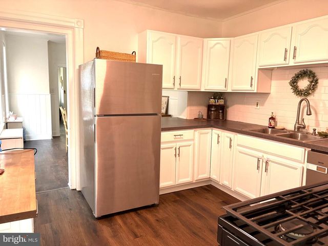 334 BARCLAY ST, Burlington, NJ 08016