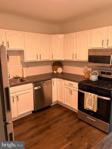 334 BARCLAY ST, Burlington, NJ 08016