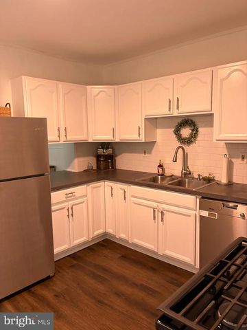 334 BARCLAY ST, Burlington, NJ 08016