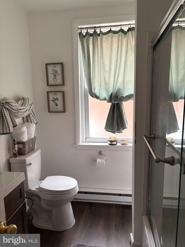 334 BARCLAY ST, Burlington, NJ 08016