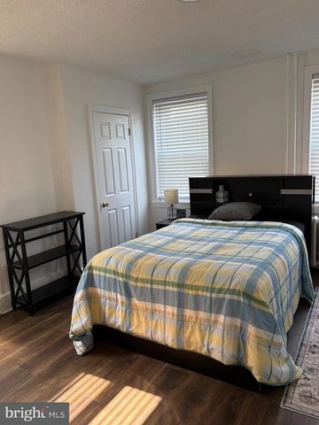 334 BARCLAY ST, Burlington, NJ 08016