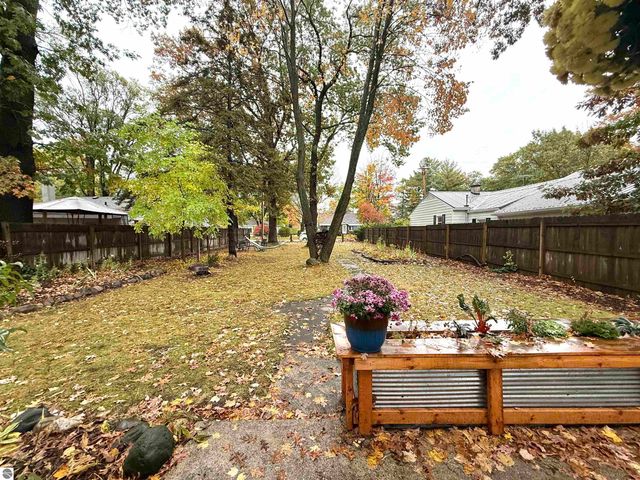 438 Davis Street, Traverse City, MI 49686