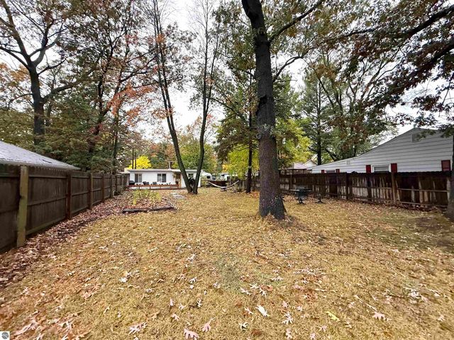 438 Davis Street, Traverse City, MI 49686