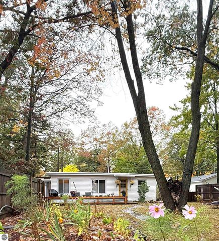 438 Davis Street, Traverse City, MI 49686