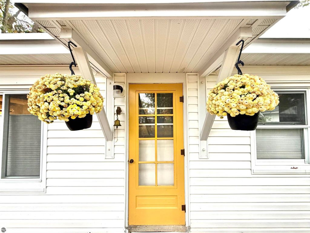 438 Davis Street, Traverse City, MI 49686