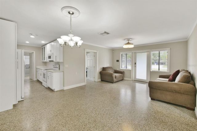 2331 W OAK STREET, Kissimmee, FL 34741