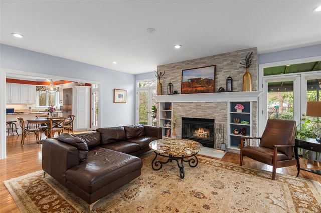 21 Rio Vista, Ladue, MO 63124