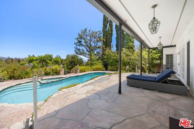 850 Birchwood Drive, Los Angeles, CA 90024