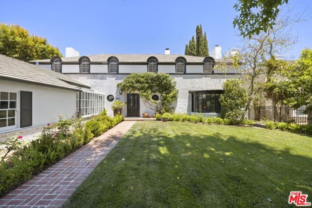 850 Birchwood Drive, Los Angeles, CA 90024