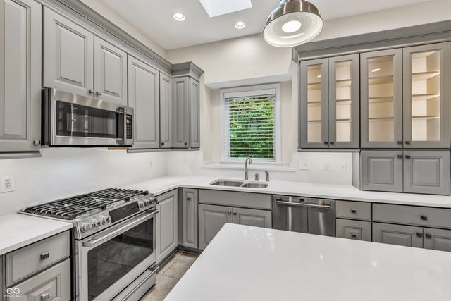 8069 Middle Bay Lane, Indianapolis, IN 46236