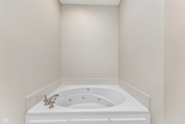 8069 Middle Bay Lane, Indianapolis, IN 46236