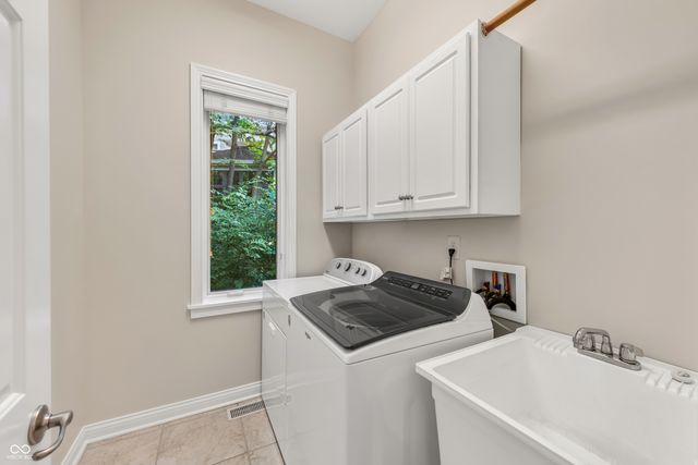 8069 Middle Bay Lane, Indianapolis, IN 46236
