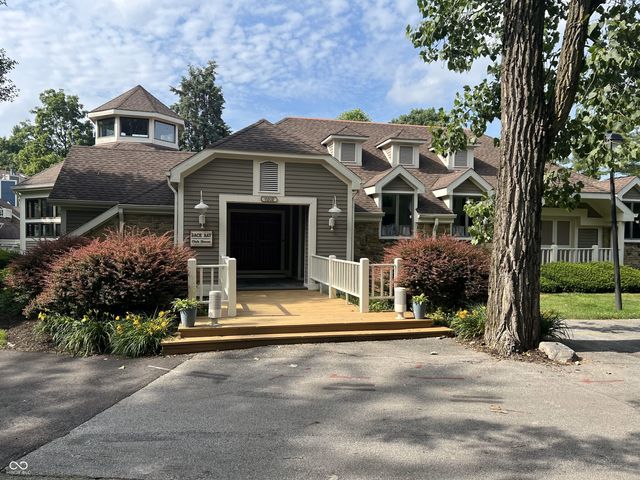 8069 Middle Bay Lane, Indianapolis, IN 46236