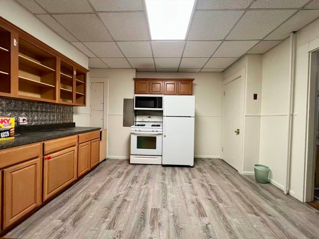 229 South St A, Waltham, MA 02453