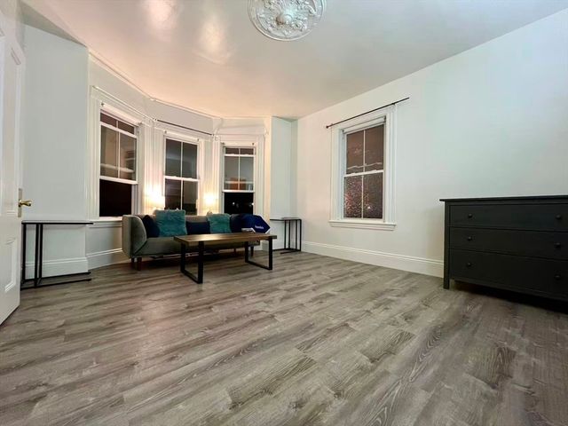 229 South St A, Waltham, MA 02453