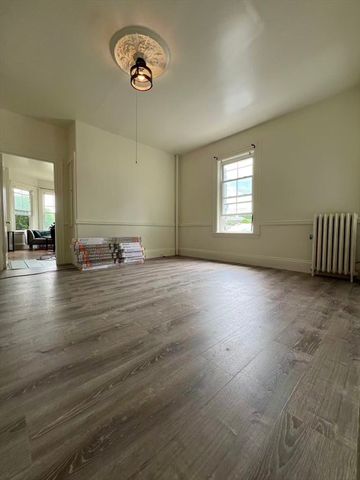 229 South St A, Waltham, MA 02453