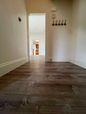 229 South St A, Waltham, MA 02453
