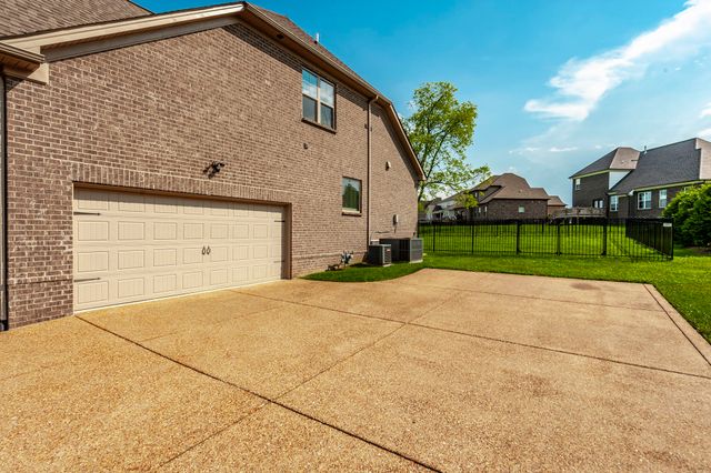 1055 Appaloosa Way, Gallatin, TN 37066