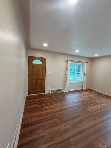 25428 Hopkins Street, Dearborn Heights, MI 48125