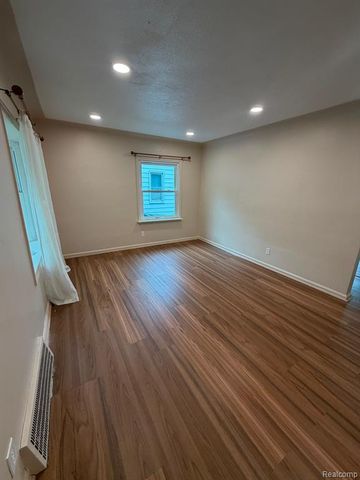 25428 Hopkins Street, Dearborn Heights, MI 48125
